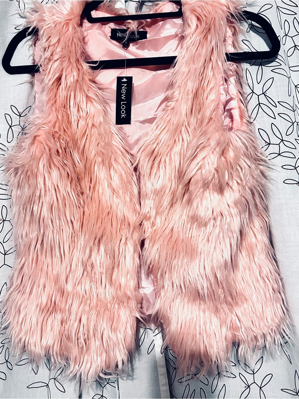 Pink furry vest, size medium nwt